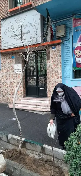 مدرسه هاجر، غرس نهال توسط مدیریت محترم مجموعه هاجر 